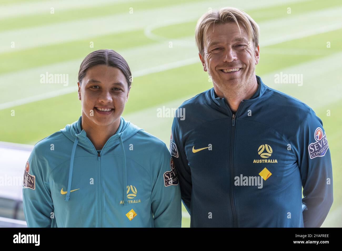 MELBOURNE, AUSTRALIA, 3 LUGLIO: Matilda Sam Kerr e l'allenatore Tony Gustavsson all'apertura ufficiale della struttura australiana di allenamento Matildas e della FIF Foto Stock