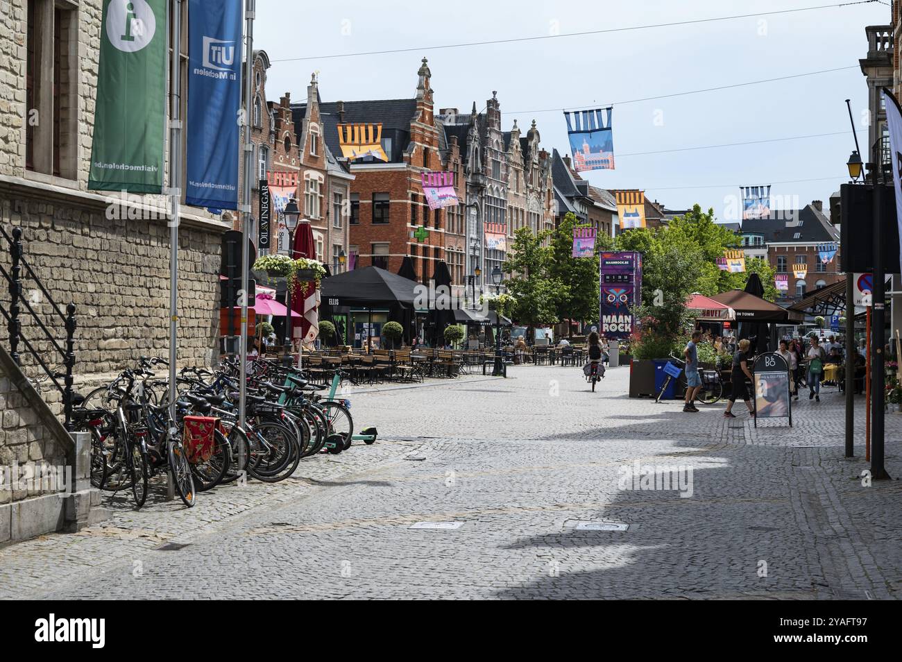 Mechelen, Provincia di Anversa, Belgio, 06 04 2022, facciata del punto di informazione turistica nella vecchia piazza del mercato, Europa Foto Stock