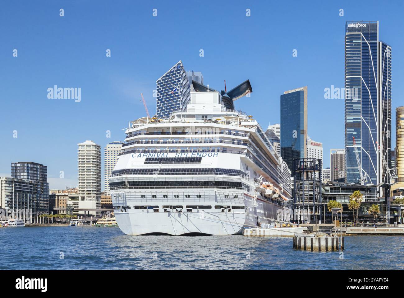 SYDNEY, AUSTRALIA, 21 agosto 2023: Nave da crociera "Carnival Splendor" attraccata al terminal passeggeri d'oltremare a The Rocks, Sydney, New South Wales, Austra Foto Stock