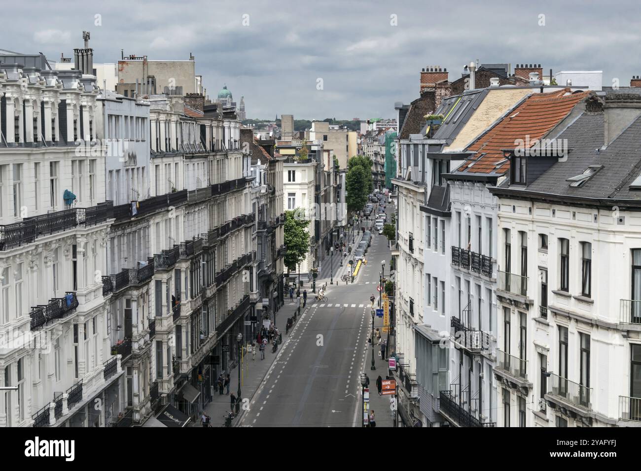 Vista sulla torre della Borsa di Bruxelles e sulla città vecchia, Bruxelles, Belgio, giugno 2017, Europa Foto Stock