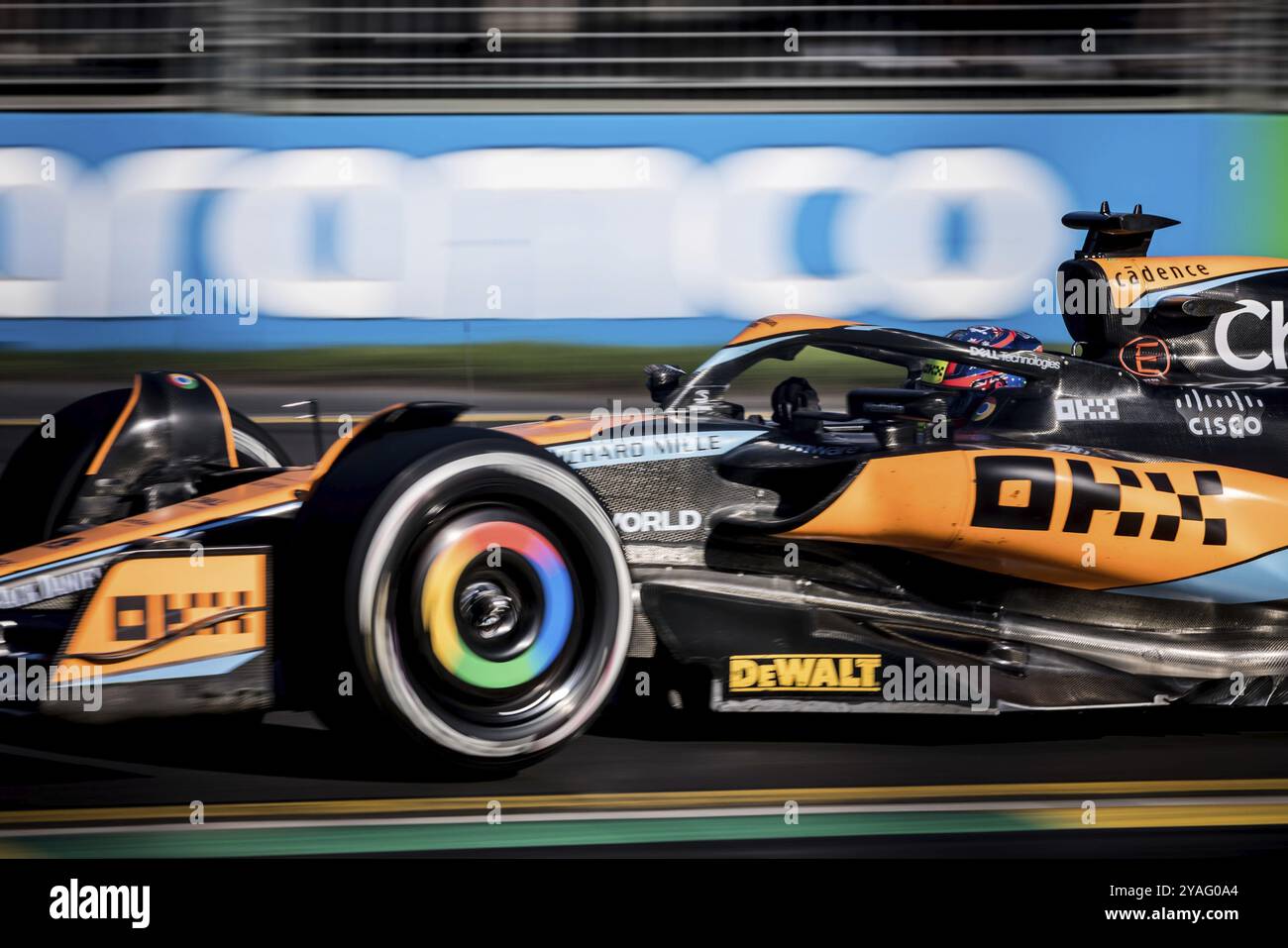 MELBOURNE, AUSTRALIA, 2 APRILE: Oscar Piastri dell'Australia guida la McLaren MCL36 il giorno della gara durante il Gran Premio d'Australia 2023 ad Albert Park On Foto Stock