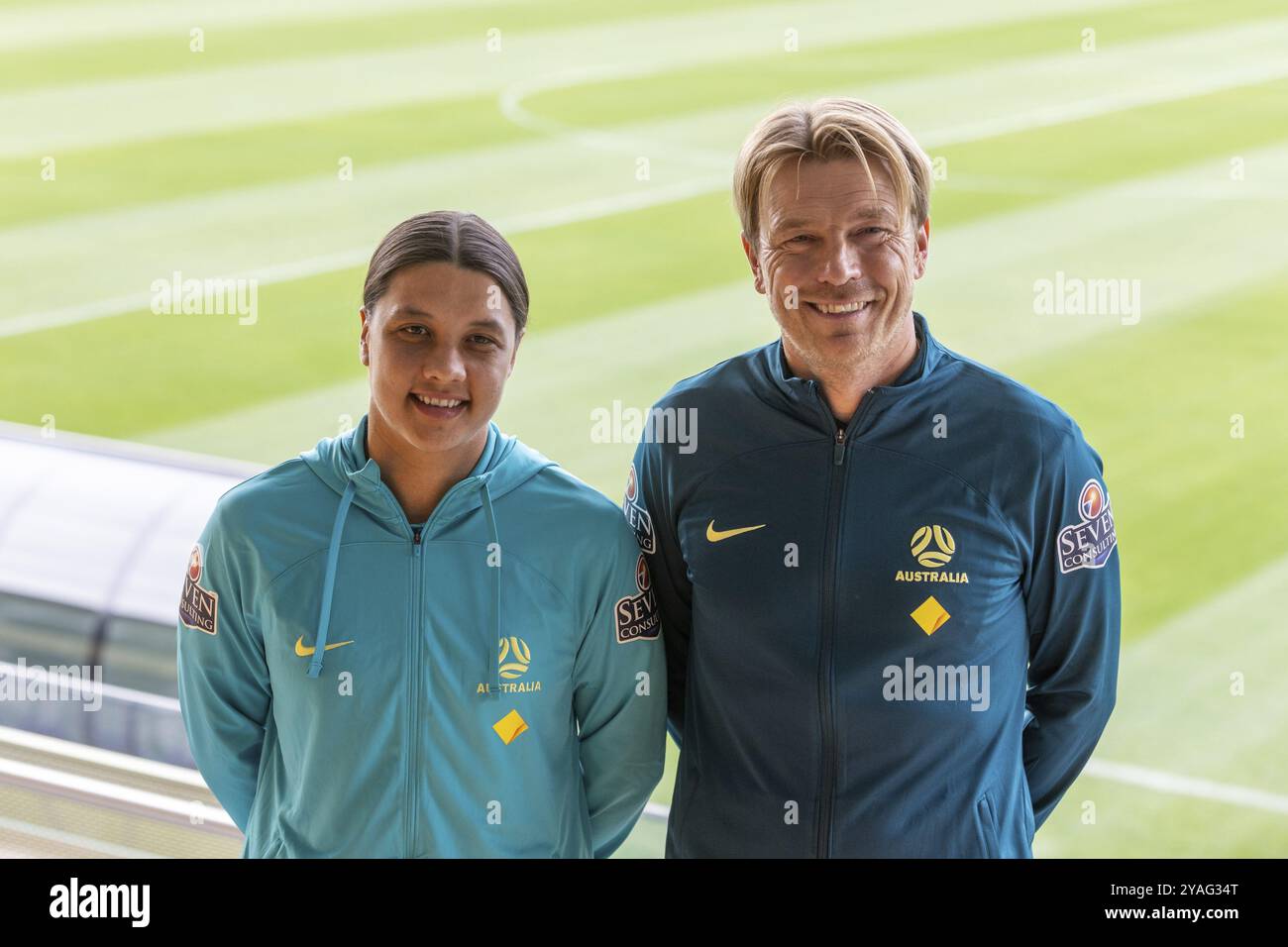 MELBOURNE, AUSTRALIA, 3 LUGLIO: Matilda Sam Kerr e l'allenatore Tony Gustavsson all'apertura ufficiale della struttura australiana di allenamento Matildas e della FIF Foto Stock