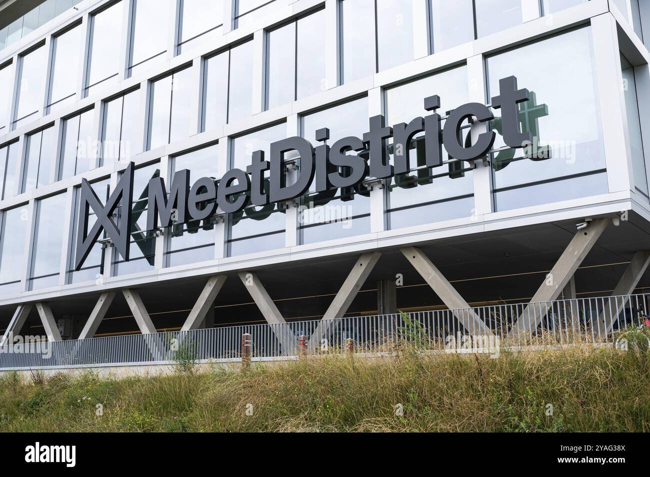 Diegem, regione Brabante fiamminga, Belgio, 09 18 2022, facciata della società Meet District per uffici di riunione remoti vicino all'aeroporto, Europa Foto Stock
