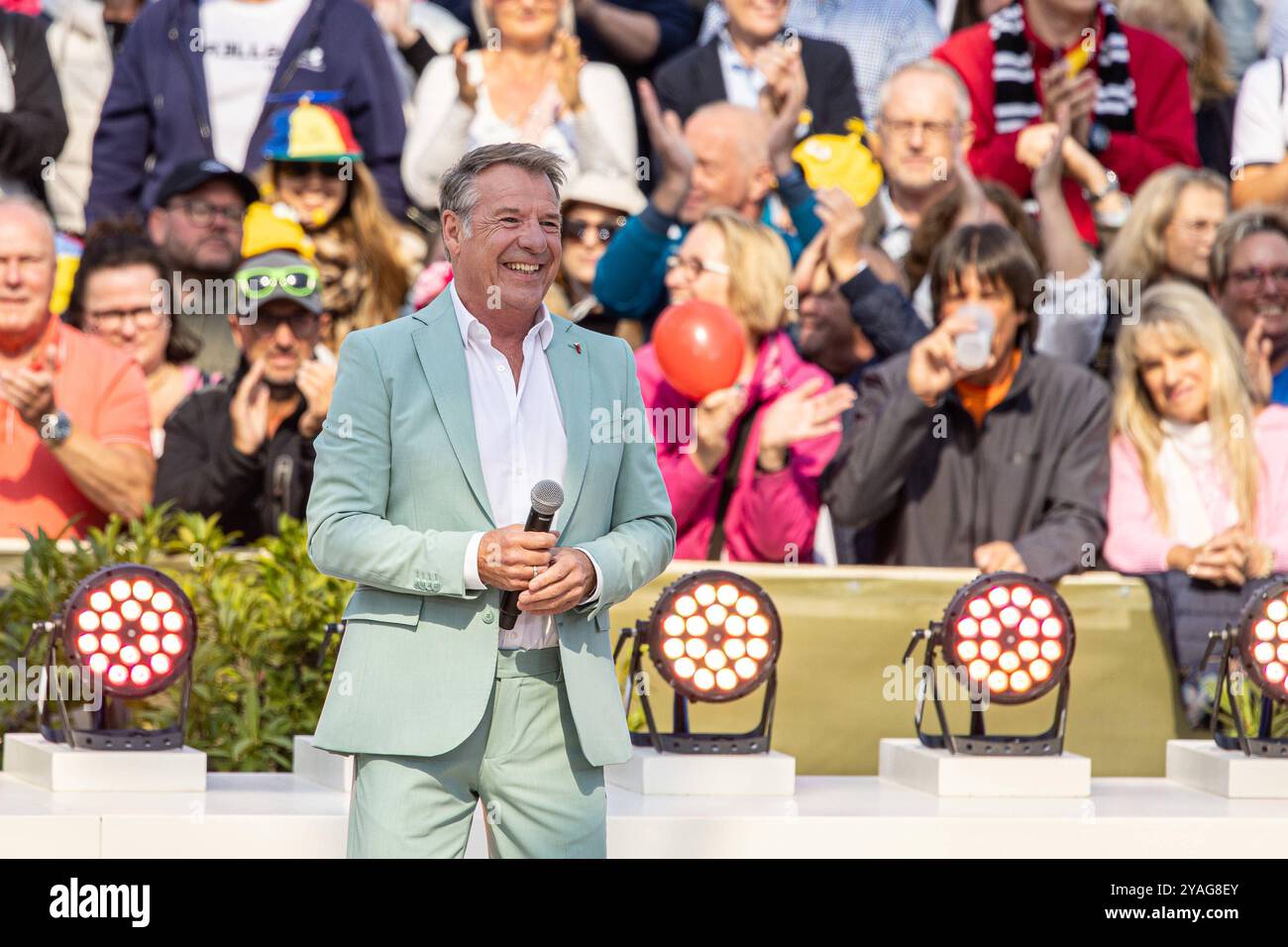 Mainz Schlagersaenger Patrick Lindner beim Auftritt am 15.09.2024 in Mainz beim ZDF-Fernsehgarten *** Mainz Schlager cantante Patrick Lindner esibendosi il 15 09 2024 a Magonza allo ZDF Fernsehgarten Copyright: XEibner-Pressefoto/GerhardxWingenx EP_GWR Foto Stock
