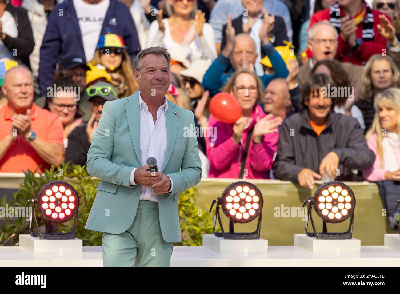 Mainz Schlagersaenger Patrick Lindner beim Auftritt am 15.09.2024 in Mainz beim ZDF-Fernsehgarten *** Mainz Schlager cantante Patrick Lindner esibendosi il 15 09 2024 a Magonza allo ZDF Fernsehgarten Copyright: XEibner-Pressefoto/GerhardxWingenx EP_GWR Foto Stock