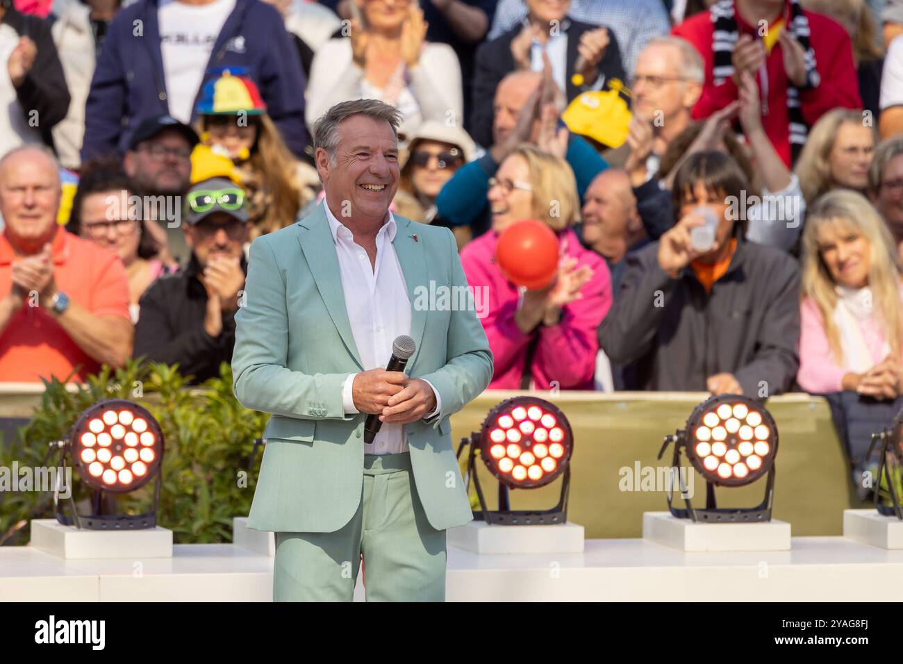 Mainz Schlagersaenger Patrick Lindner beim Auftritt am 15.09.2024 in Mainz beim ZDF-Fernsehgarten *** Mainz Schlager cantante Patrick Lindner esibendosi il 15 09 2024 a Magonza allo ZDF Fernsehgarten Copyright: XEibner-Pressefoto/GerhardxWingenx EP_GWR Foto Stock