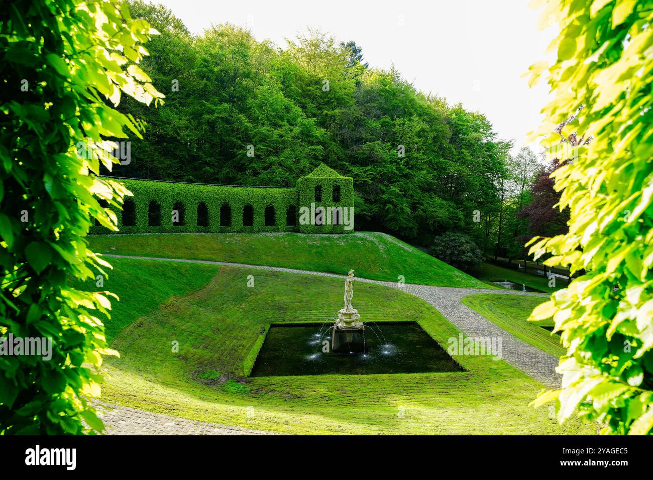 Parcheggia nell'anfiteatro e nel giardino forestale di Kleve. Giardini storici e attrazioni della città. Foto Stock