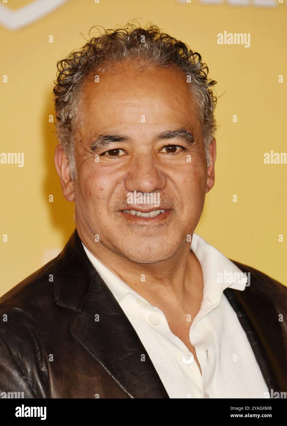 LOS ANGELES, CALIFORNIA - 10 OTTOBRE: John Ortiz frequenta la Warner Bros Festa autunnale della stagione televisiva di Television Group in collaborazione con Fenty Beauty at Foto Stock