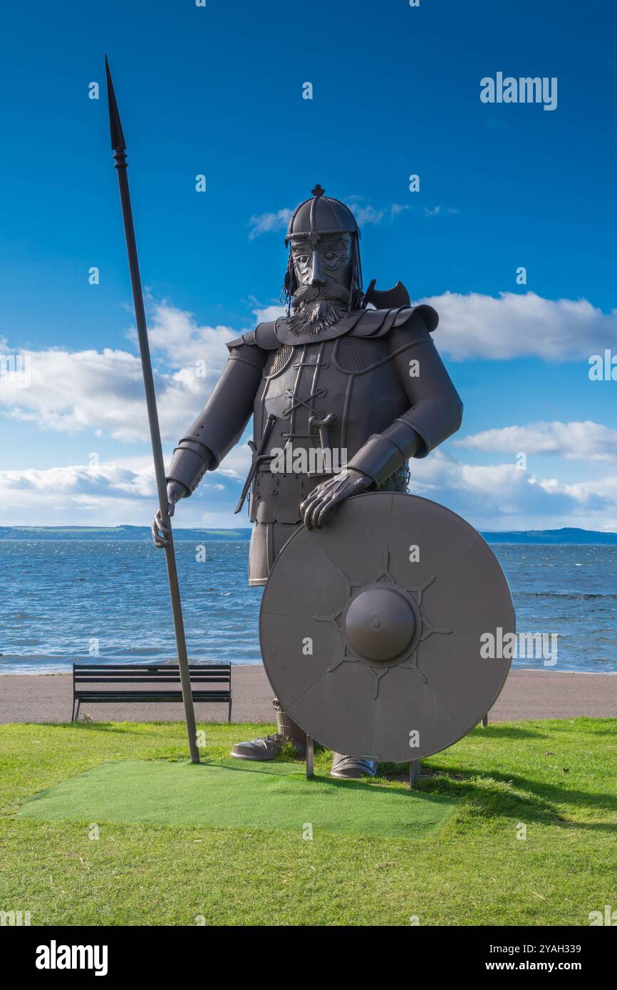 Magnus il Vichingo si erge sul lungomare di Largs per commemorare la battaglia di Largs, dove i Vichinghi furono sconfitti nel 1263. Ayrshire Scozia Regno Unito. Se Foto Stock