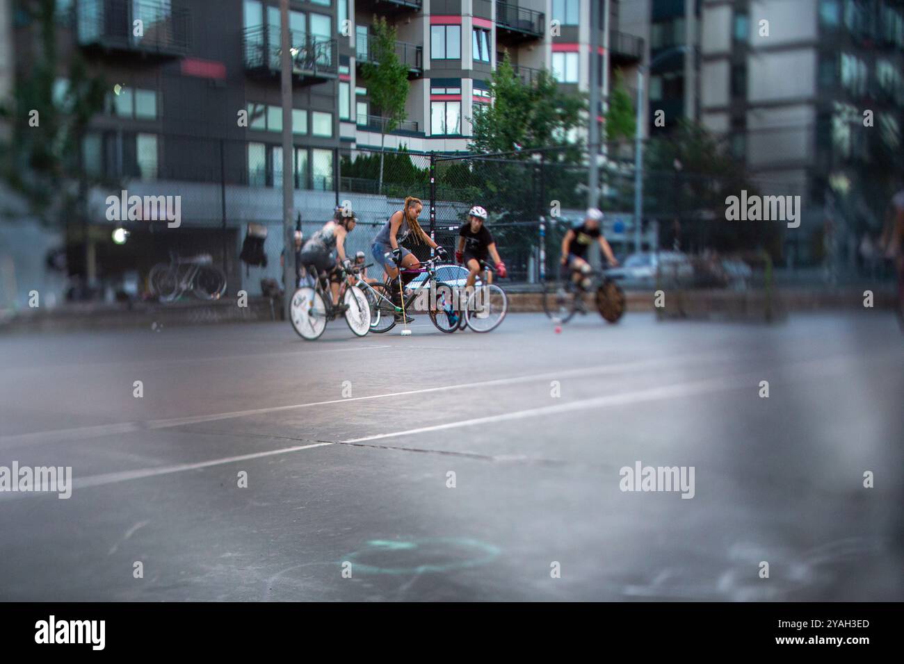 Partita di polo in bicicletta su un campo da tennis di Seattle Foto Stock