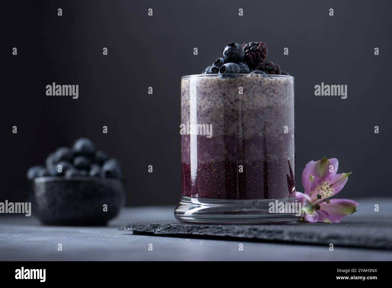 Budino di bacche di chia in purle Foto Stock