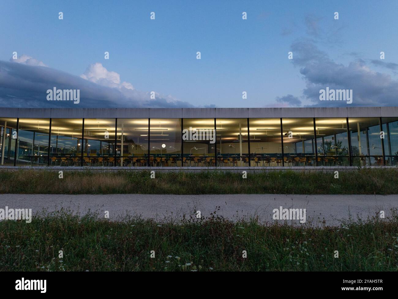 Fotografia di architettura del campus universitario. Design esterno. Progettazione dell'architettura Foto Stock