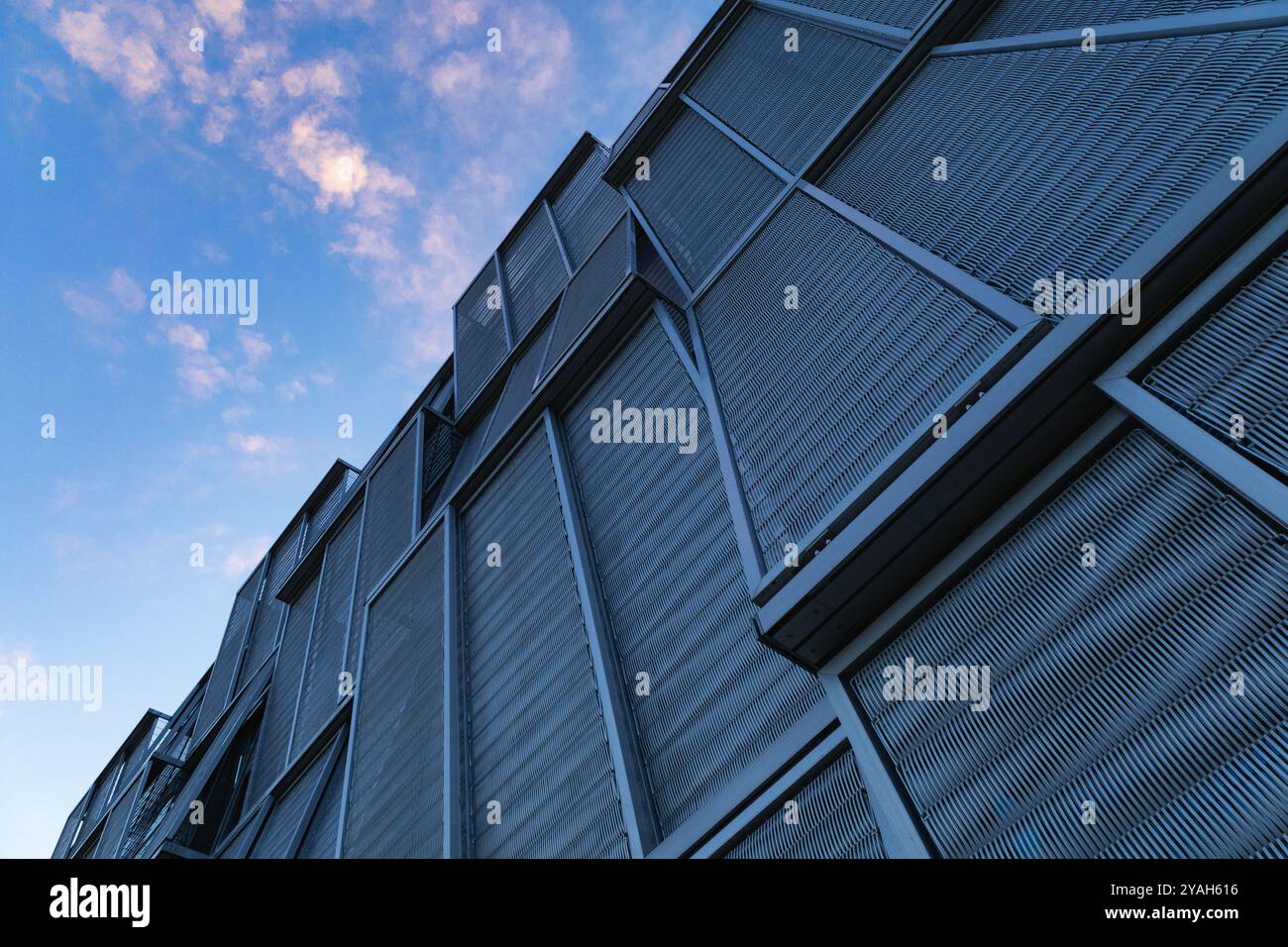 Fotografia di architettura del campus universitario. Design esterno. Progettazione dell'architettura Foto Stock