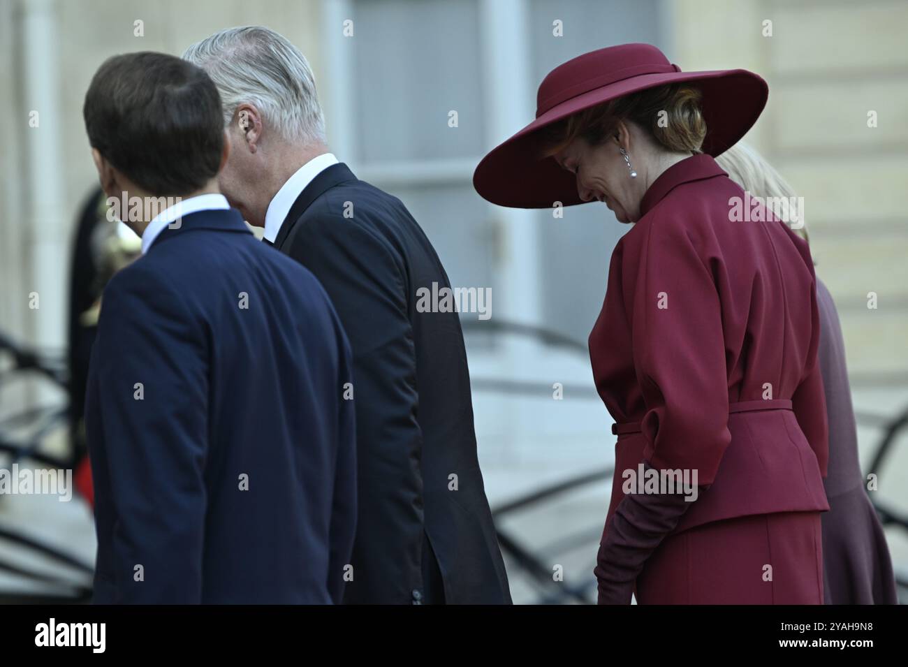 Parigi, Francia. 14 ottobre 2024. Il Presidente della Francia Emmanuel Macron, il re Philippe - Filip del Belgio e la regina Matilde del Belgio, nella foto di un incontro diplomatico presso la residenza del presidente Elysee a Parigi, il primo giorno della visita ufficiale di Stato della coppia reale belga in Francia, lunedì 14 ottobre 2024. La coppia reale belga è in visita di tre giorni in Francia. BELGA PHOTO POOL DIDIER LEBRUN crediti: Belga News Agency/Alamy Live News Foto Stock