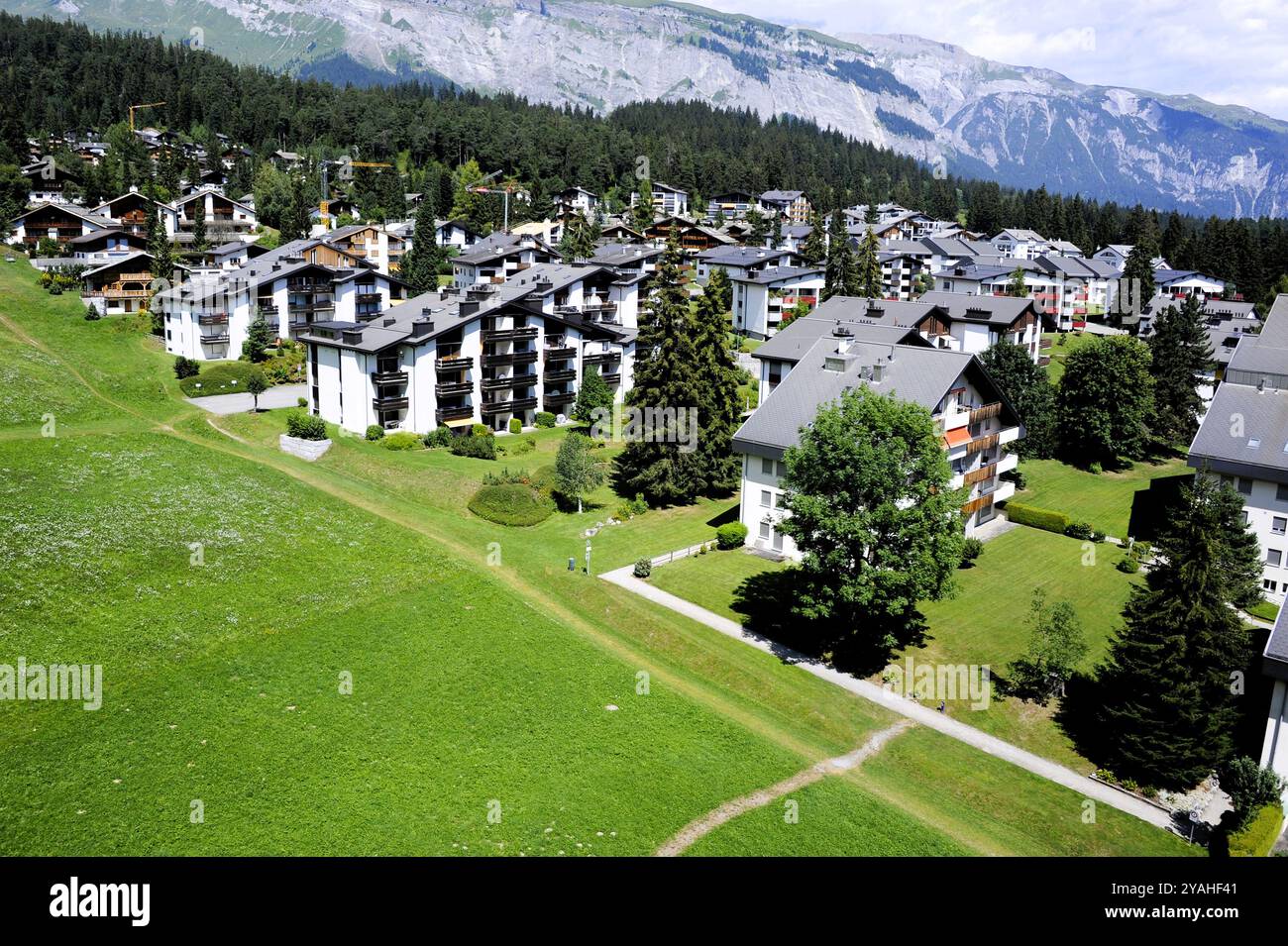 Vista aerea del villaggio di Laax in Svizzera Foto Stock