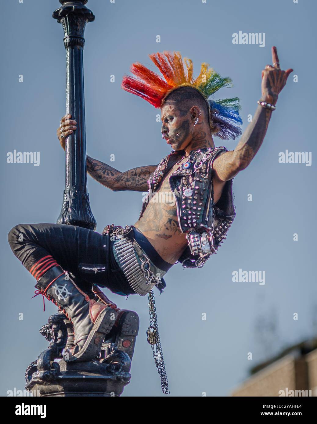 Zombie Punk posa nella Camden di Londra. Foto Stock