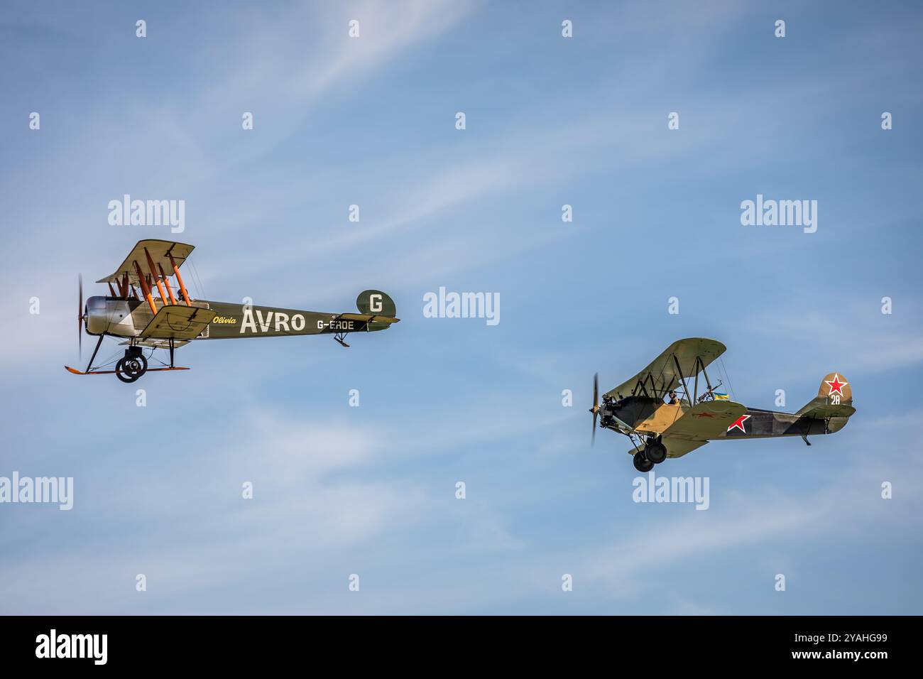 Polikarpov po-2 "28" e Avro 504K "G-EROE", Old Warden Airfield, Biggleswade, Bedfordshire, Inghilterra, REGNO UNITO Foto Stock