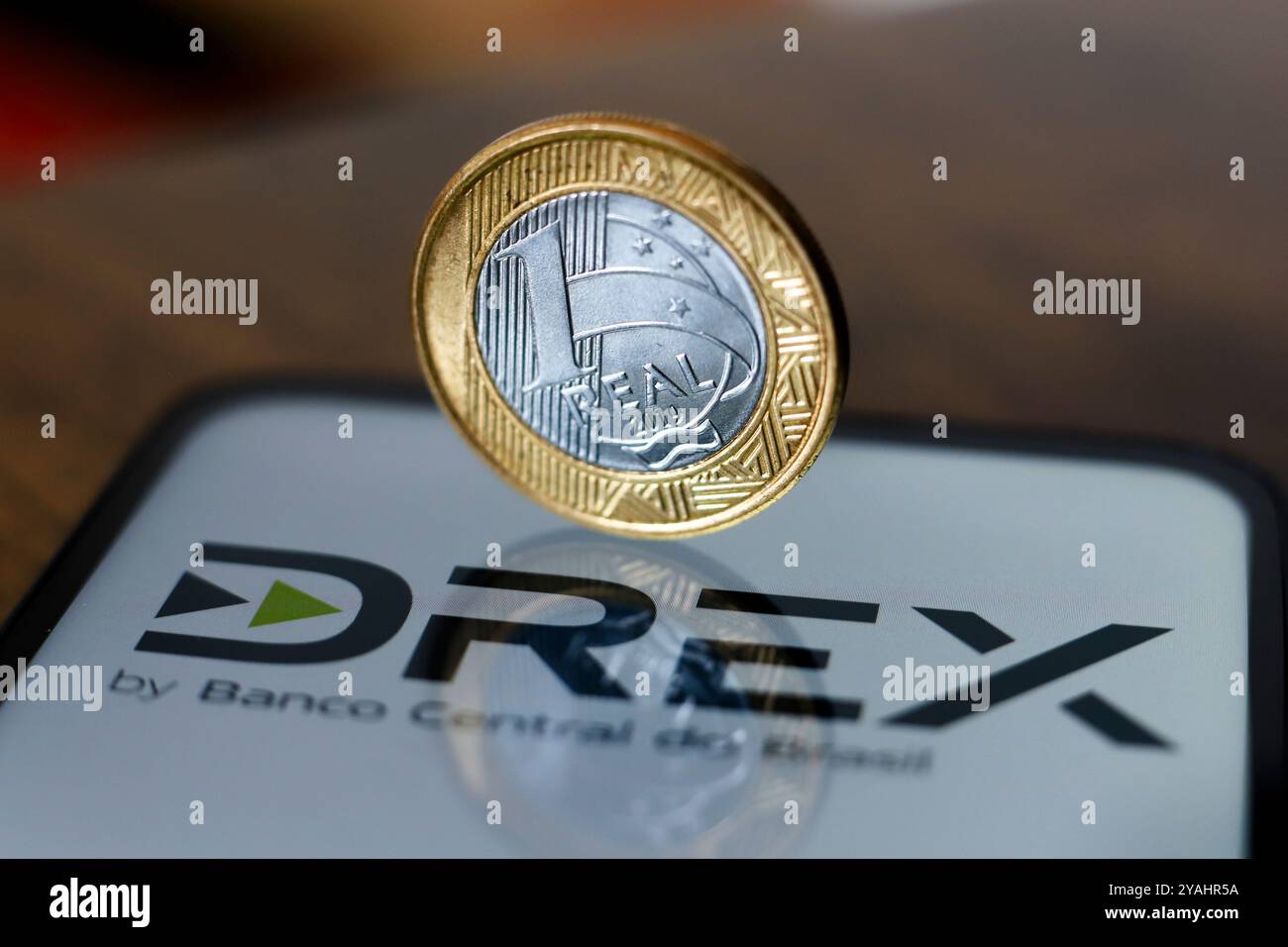 14 ottobre 2024, Brasile. Il logo Digital Real X (Drex) viene visualizzato sullo schermo di uno smartphone. È una valuta digitale brasiliana, da utilizzare come di Foto Stock