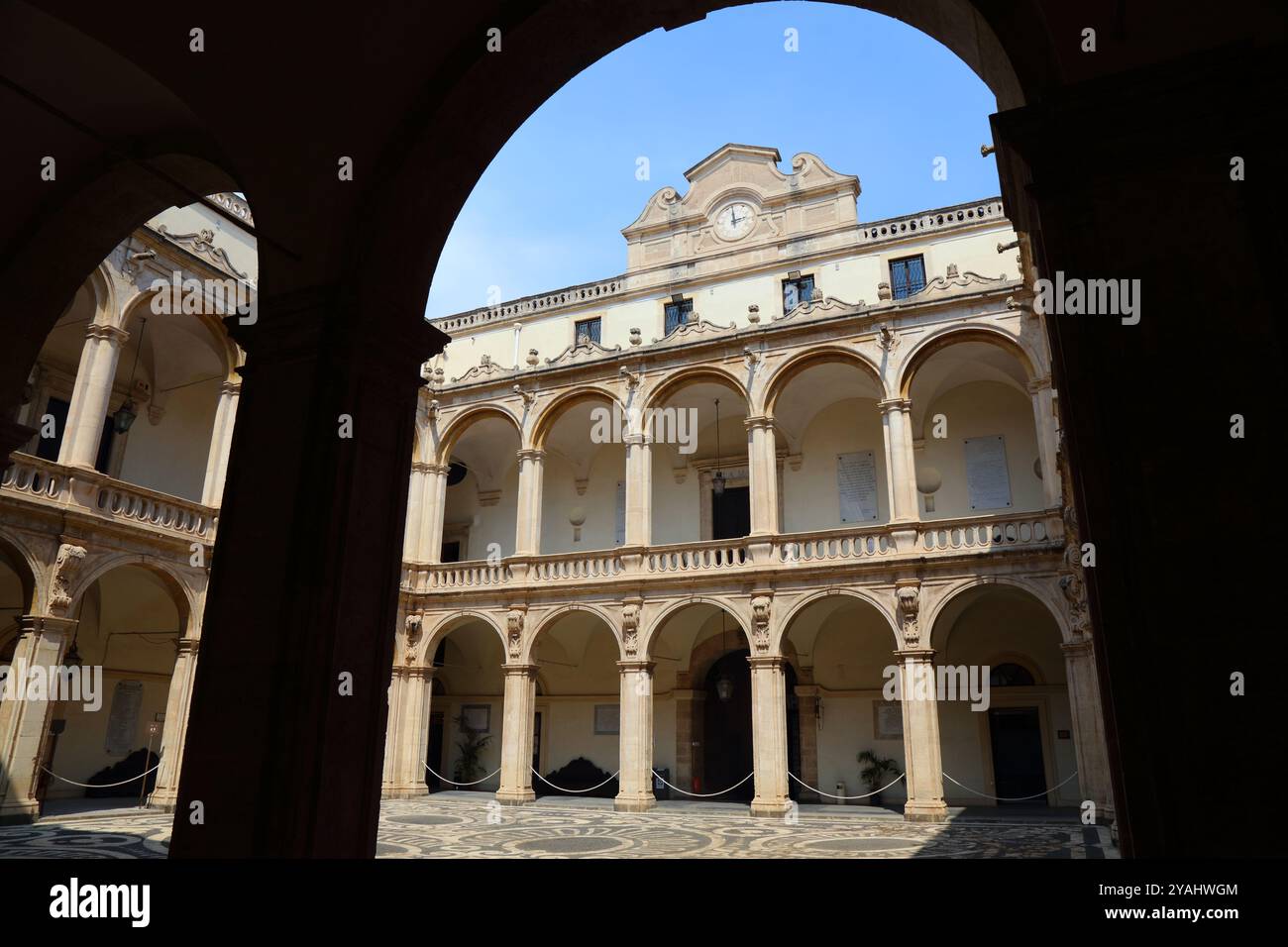 Cortile dell'Università di Catania (italiano: Università degli studi di Catania). Una delle università più antiche d'Italia. Catania città in Sicilia isola in Foto Stock