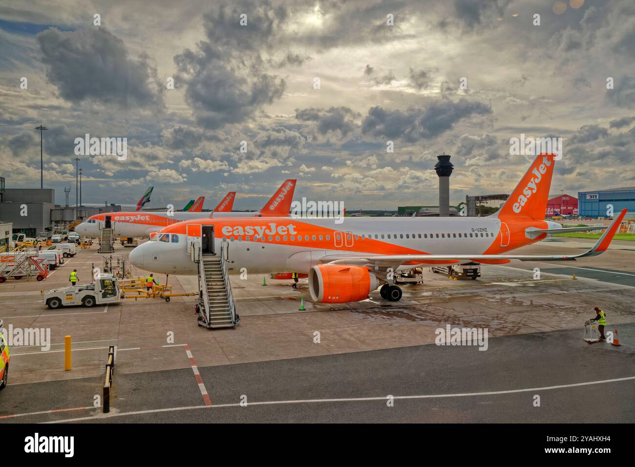 Area della compagnia aerea easyJet presso il terminal 1 dell'aeroporto di Manchester presso Ringway, Greater Manchester. Foto Stock