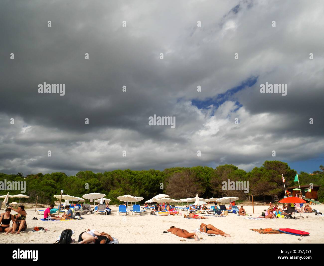 Nuvole di tuono, Binibeca (Binibéquer) Nou, Minorca, Spagna. Foto Stock