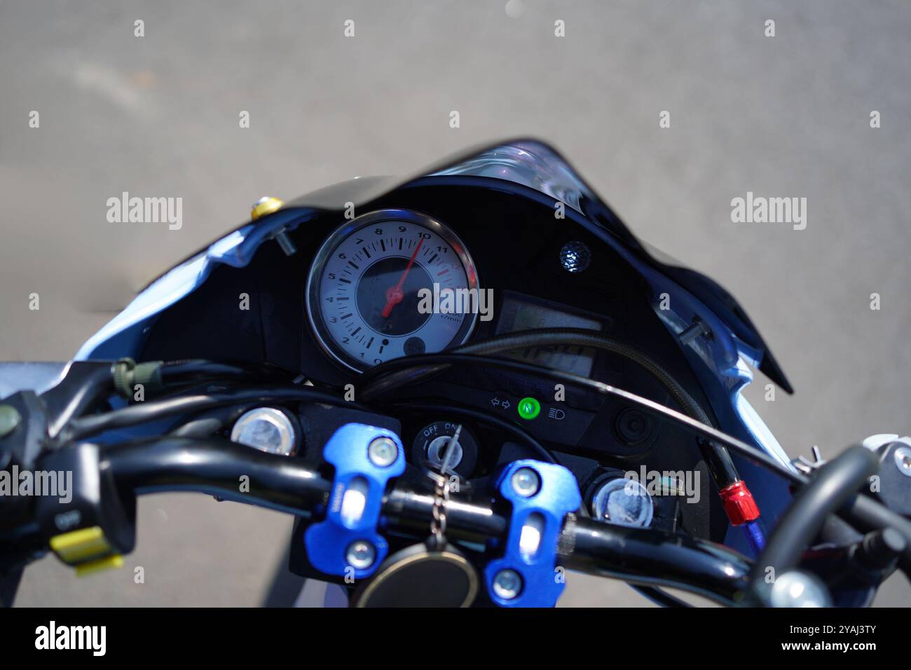 Primo piano del tachimetro, motocicletta a 4 tempi Foto Stock