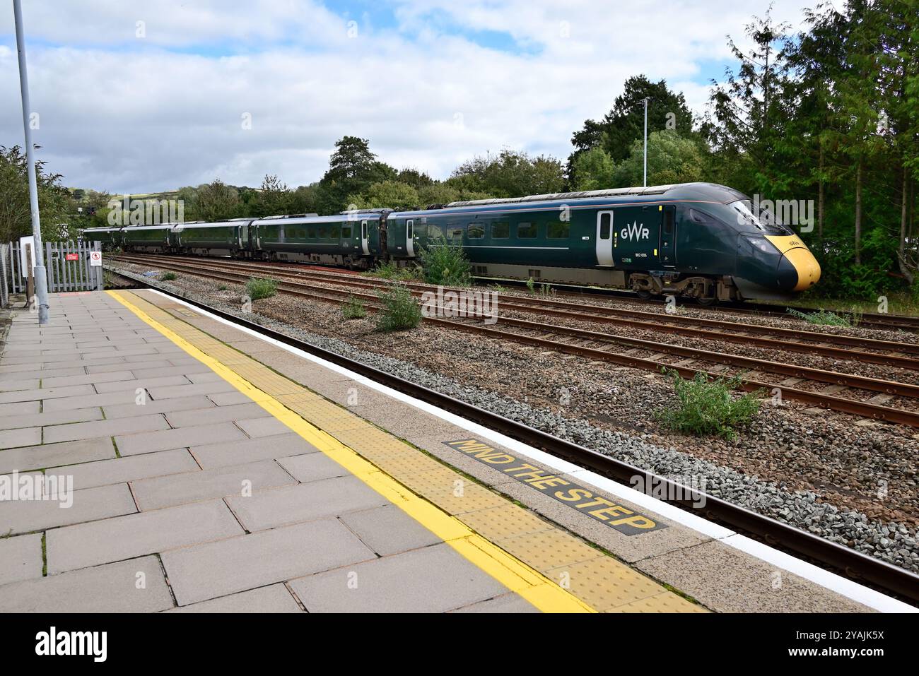 Intercity Express Train 1C74 il 09,04 London Paddington per Plymouth arriva a Totnes con la principale auto a motore numero 802005 e seguendo il set 802007. Foto Stock
