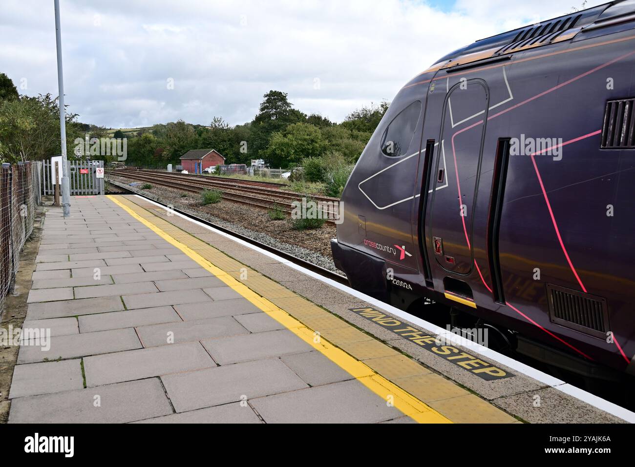 BR Classe 220 la carrozza Voyager n. 220024 parte da Totnes con il treno CrossCountry 1S49 e il 11,27 Plymouth per Edimburgo. Foto Stock