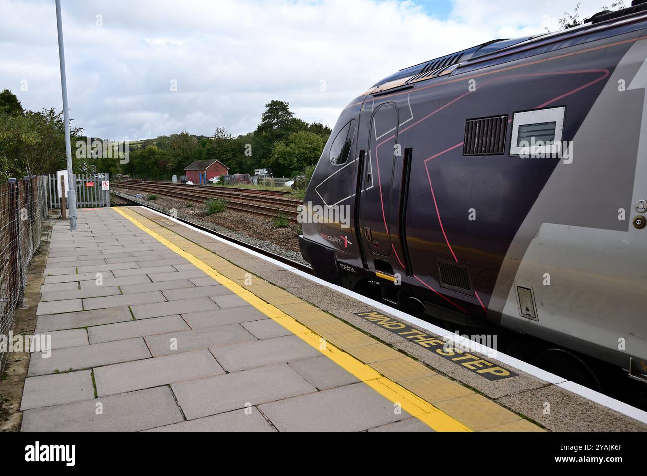 BR Classe 220 la carrozza Voyager n. 220024 parte da Totnes con il treno CrossCountry 1S49 e il 11,27 Plymouth per Edimburgo. Foto Stock