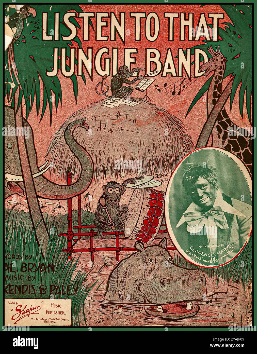 Ascolta la cover di 1911 spartiti della Jungle Band. Copertina di uno spartito musicale con uno stereotipo razziale non PC che presenta un volto oscurato associato a una banda della giungla . Inserire la foto di Clarence Marks, l'artista della menestrella Blackface. 1911 Spartiti di musica pubblicati da Shapiro Music Publisher, New York. James Kendis e Herman Paley. Riflette gli atteggiamenti razziali problematici prevalenti nell'intrattenimento americano all'inizio del XX secolo, raffigurazione di un esecutore in Blackface, che fu un ritratto comune e offensivo degli afroamericani durante questo periodo. Foto Stock