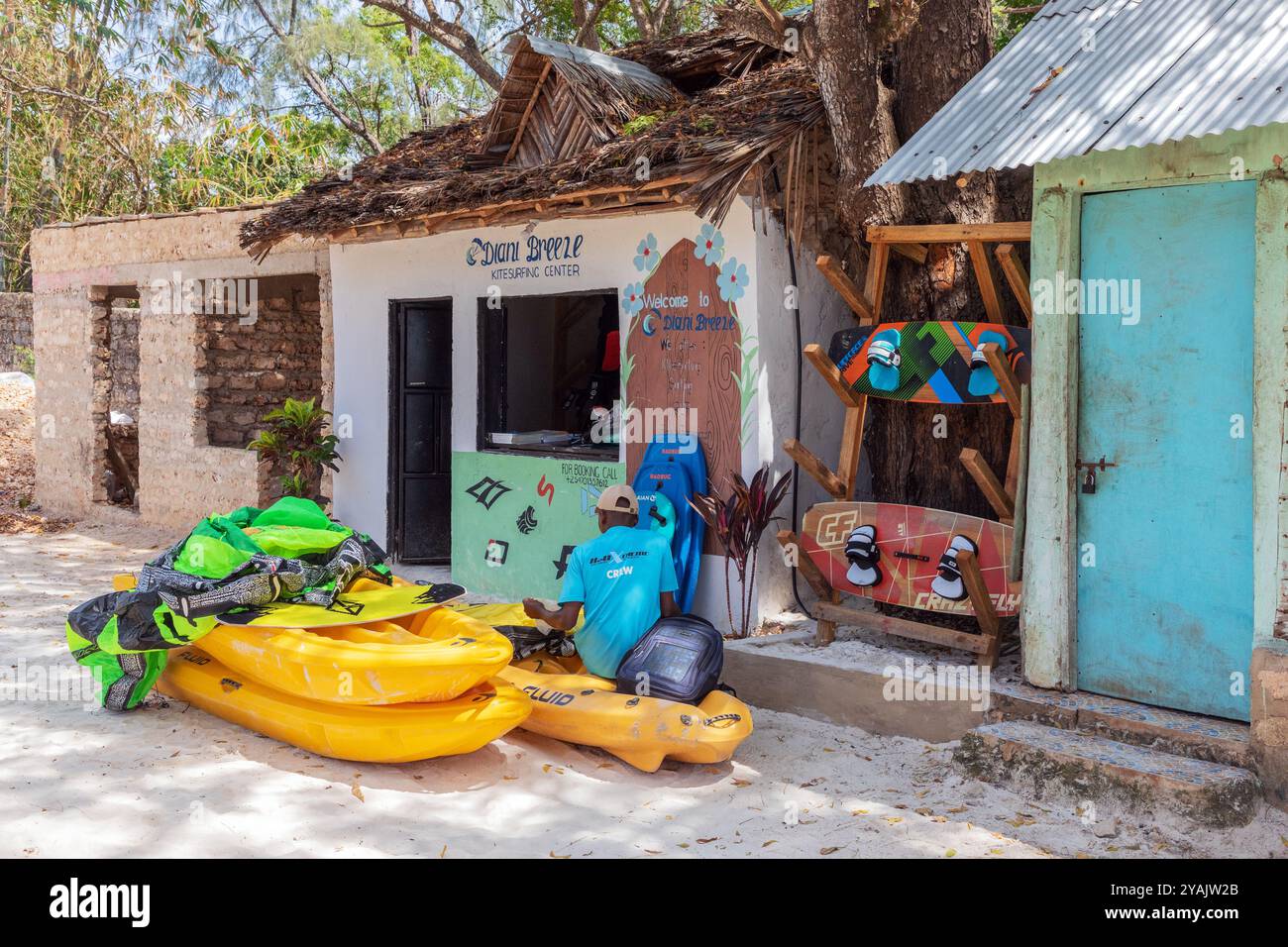 Centro di sport acquatici gestito dalla gente del posto, Diani Beach, Mombasa, Kenya, Africa Foto Stock