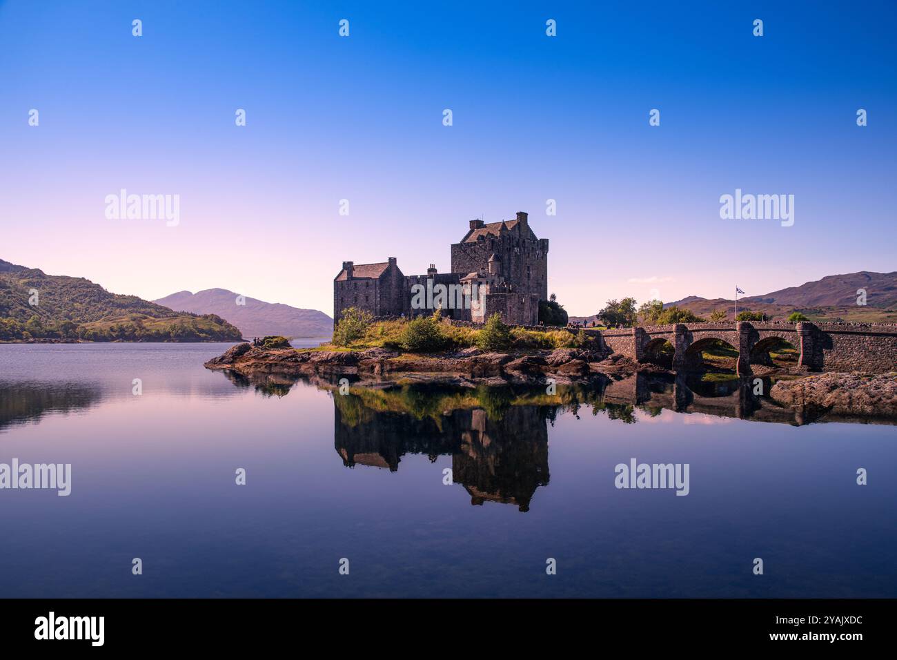 Castello di Eilean Donan, Loch Duich, Highland Region, Schottland, Großbritannien, Europa Foto Stock