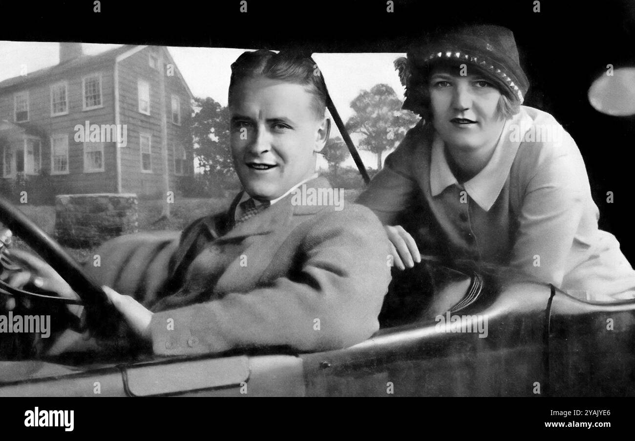 F Scott Fitzgerald e sua moglie Zelda Fitzgerald. Ritratto dell'autore americano, Francis Scott Key Fitzgerald (1896-1940) e di sua moglie Zelda Fitzgerald (nata Sayre; 1900-19480 in un viaggio on the Road nel 1920 Foto Stock
