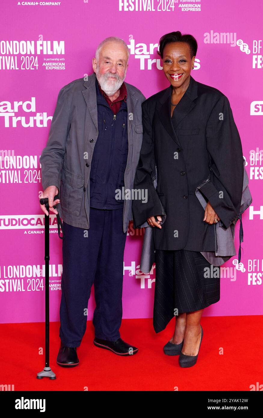 Il regista Mike Leigh (a sinistra) e Marianne Jean-Baptiste partecipano alla proiezione di gala di Hard Truths al BFI London Film Festival, alla Royal Festival Hall, Southbank Centre di Londra. Data foto: Lunedì 14 ottobre 2024. Foto Stock