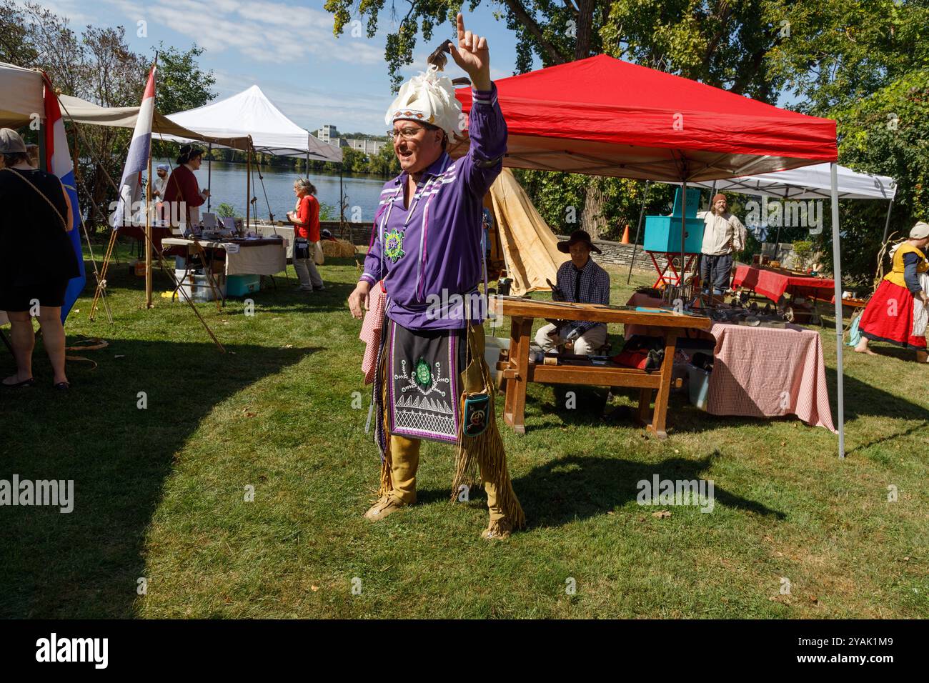 Dimostrazioni e mostre della cultura irochese hanno fatto parte dell'evento Trade Days presso il Crailo State Historic Site, Rensselaer, New York State, USA. Foto Stock