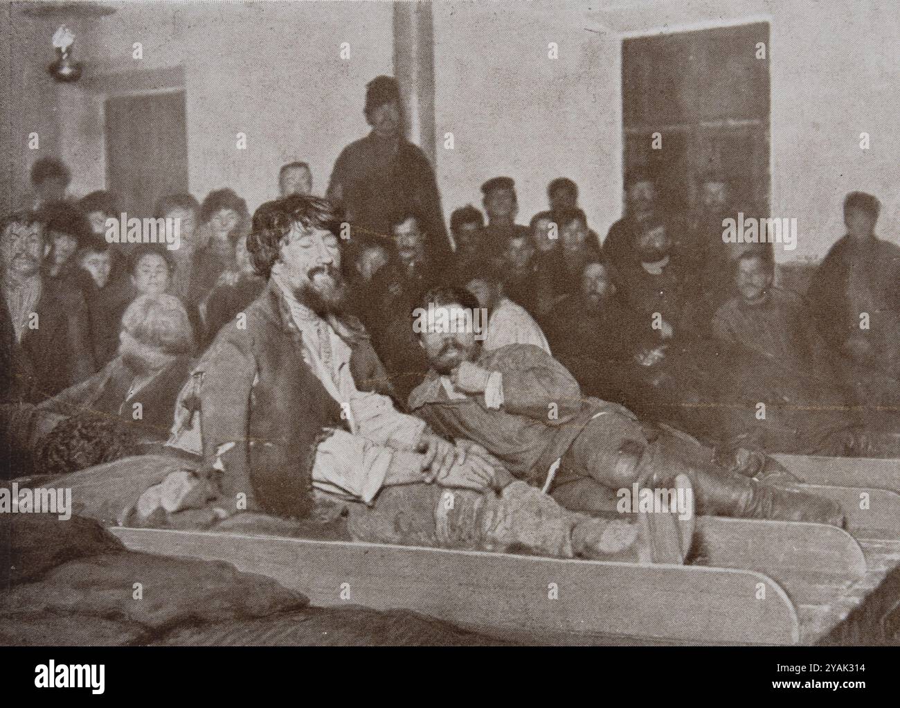 Epidemia di colera in Russia. Come un appaltatore di trasporti ospita i suoi carter. Impero russo. 1911 nel 1910, ci sono stati ufficialmente 216.091 casi di colera in Russia, con 101.002 morti. Quasi la metà di questi casi si è verificata in un unico periodo di quattro settimane: Dal 18/31 luglio al 14/27 agosto, ci sono stati 95.582 casi e 42.764 morti. Queste cifre mostrano quanto fosse violenta l'epidemia all'epoca! Foto Stock