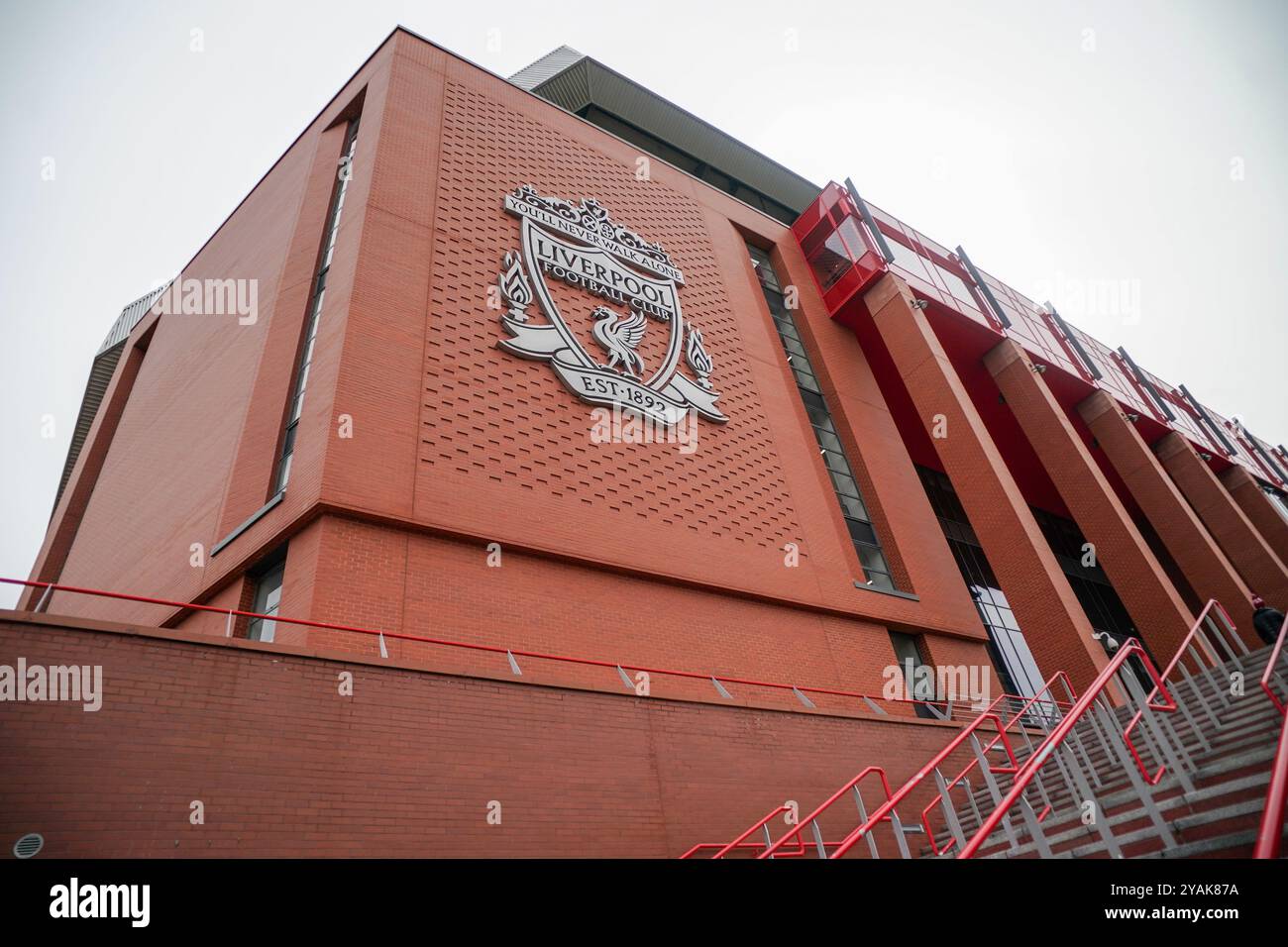 Liverpool FC vs Manchester City FC Barclays Womens Super League ANFIELD STADIUM INGHILTERRA 13 OTTOBRE 2024 Vista generale fuori dallo stadio prima della partita Barclays Women's Super League tra Liverpool FC e Manchester City FC all'Anfield Stadium il 13 ottobre 2024 a Liverpool in Inghilterra. Foto Stock