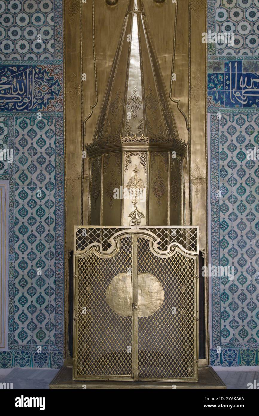 Türkiye, Turchia, Istanbul, Palazzo Topkapi, Harem, Hall con caminetto, Foto Stock