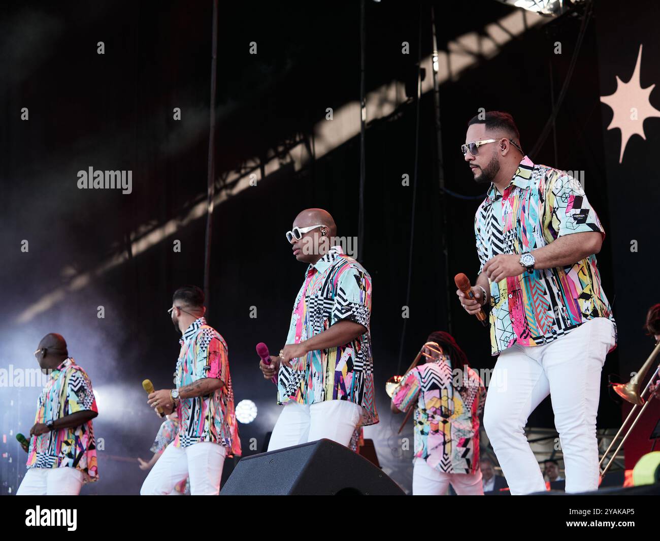 Grupo nicchia durante il concerto al Festival Cruilla di Barcellona, nel luglio 2024. Il Grupo Niche, fondato nel 1978 a Cali, in Colombia, è una salsa ba popolare Foto Stock