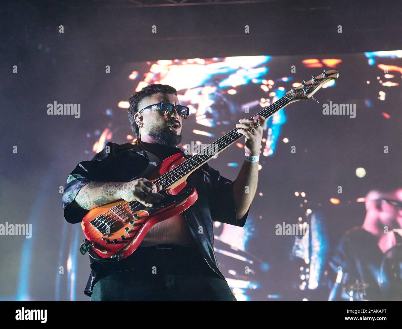 La Plazuela durante il concerto al Festival Cruilla, a Barcellona, nel luglio 2024. La Plazuela è un duo fusion che unisce flamenco, funk, pop ed electro Foto Stock