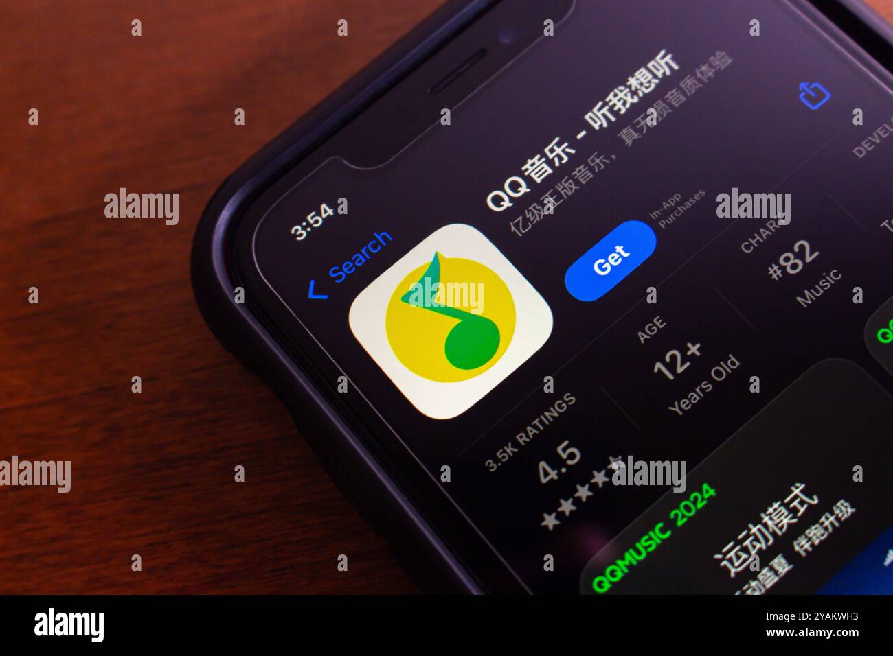 L'app QQ Music viene visualizzata nell'App Store. QQ Music è uno dei tre servizi di streaming musicale freemium cinesi di proprietà di Tencent Music Foto Stock