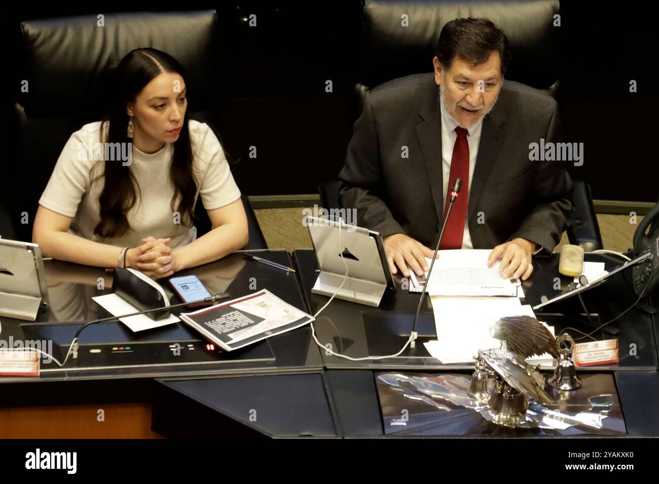 Città del Messico, Messico. 12 ottobre 2024. Il presidente del Senato del Messico, Gerardo Fernandez Noroña e Jasmine Bugarin, segretario del Senato durante l'estrazione di sorteggi per la magistratura durante la sessione al Senato messicano. (Foto di Luis Barron/Eyepix Group/Sipa USA) credito: SIPA USA/Alamy Live News Foto Stock