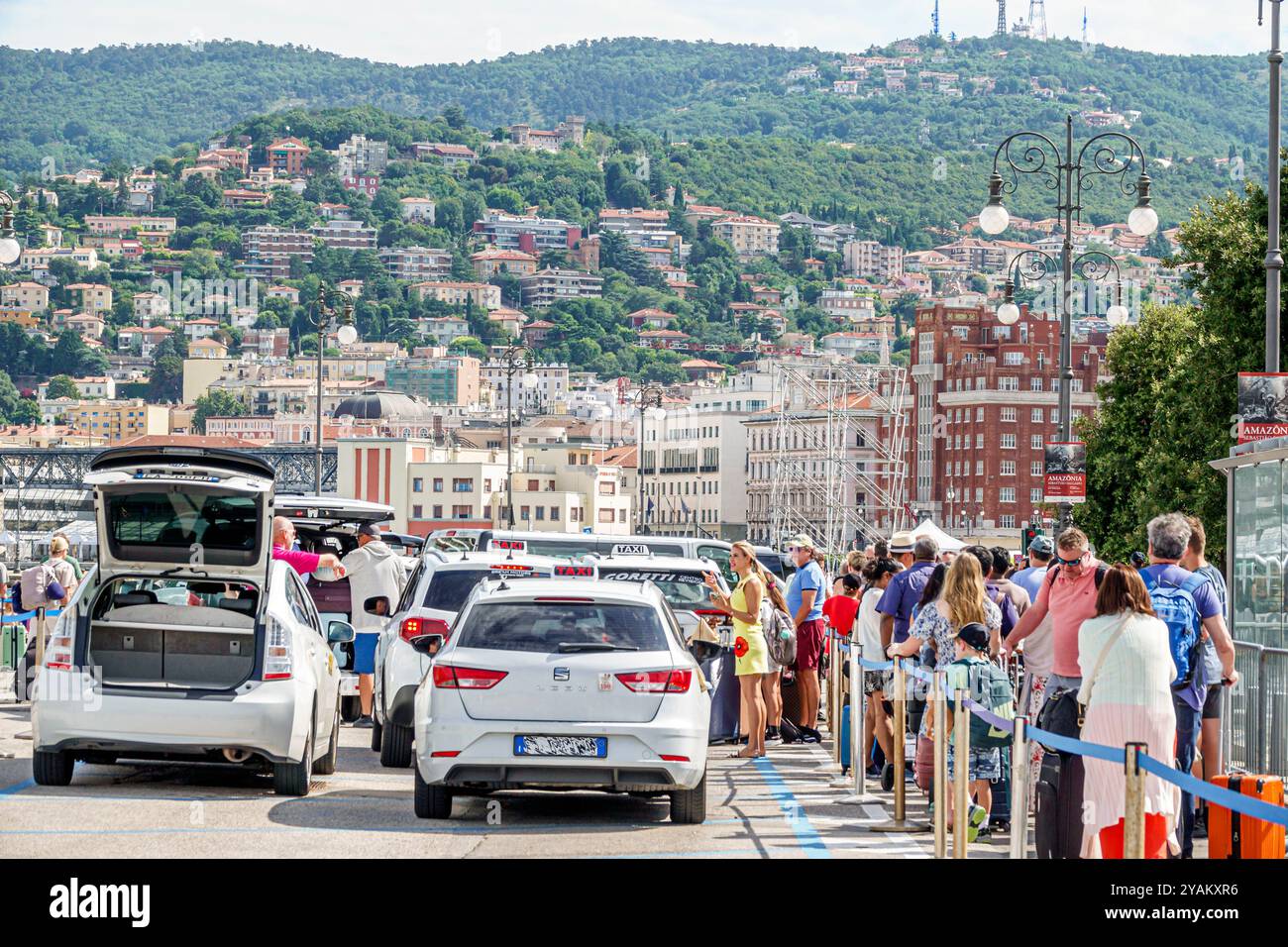 Trieste Italia, Riva Nazario Sauro, lungomare, Norwegian Cruise Line NCL Escape Ship, itinerario di 10 giorni sul Mar Mediterraneo, taxi, pickin Foto Stock