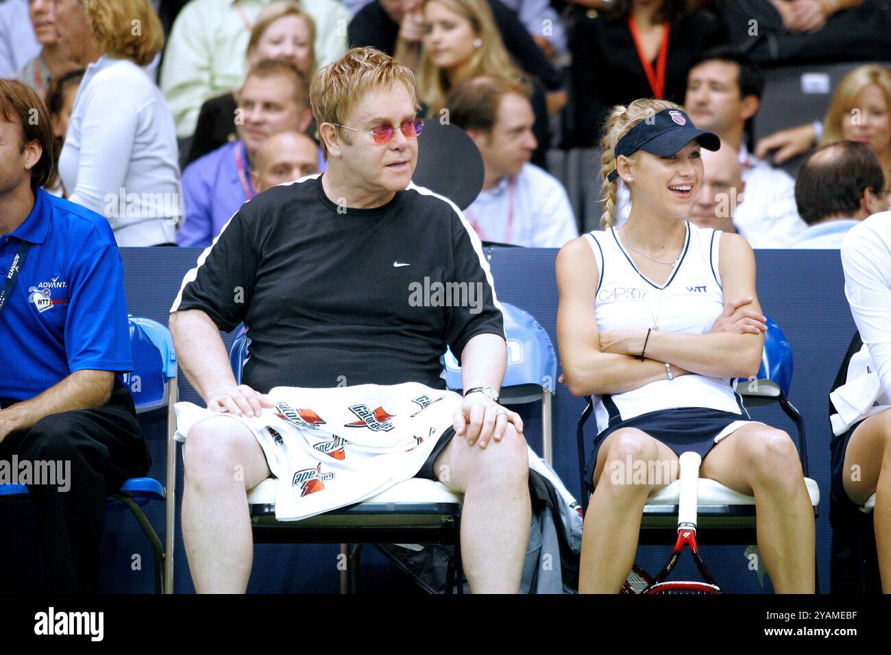 Sir Elton John e Anna Kournikova durante l'Advanta World Team Tennis Smash Hits presso l'Università Villanova di Villanova, PA, 10 ottobre 2007. Crediti: Scott Weiner/MediaPunch Foto Stock