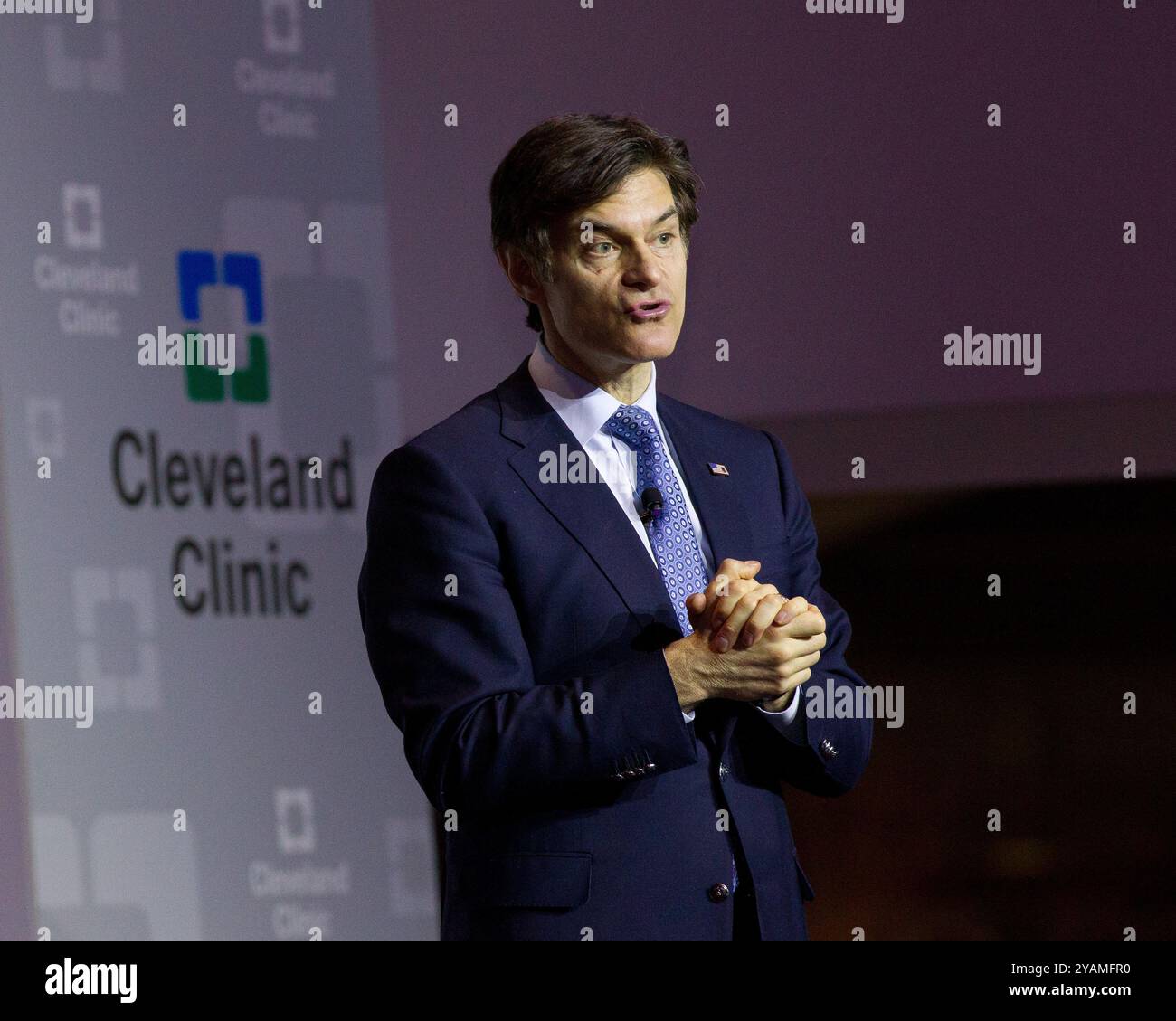 Dr. Mehmet Oz nella foto come Keep Memory Alive ospita la conferenza con Dr. Oz e Dr. Roizen presso Cleveland Clinic Lou Ruvo Center for Brain Health a Las Vegas, Nevada il 12 febbraio 2011. Crediti: Erik Kabik Photography/MediaPunch ***COPERTURA DELLA CASA*** Foto Stock