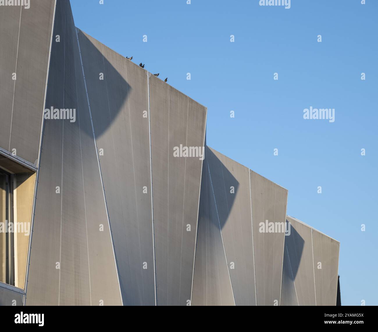 Un edificio moderno, architettura contemporanea, cielo blu, Università di Frederiksberg, Copenhagen, Danimarca, Europa Foto Stock