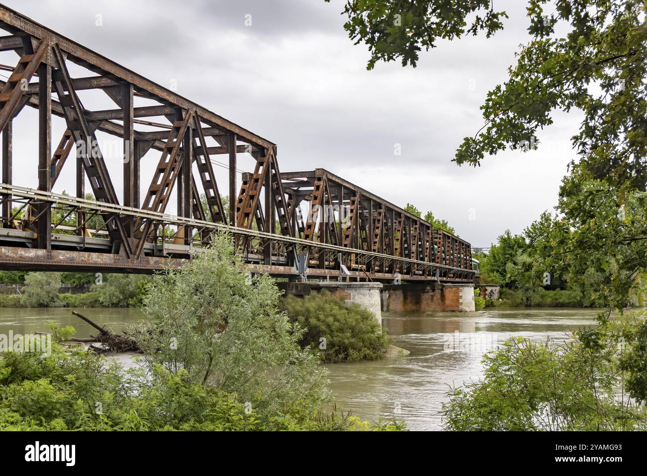 Ponte di capriata della ferrovia immagini e fotografie stock ad alta ...