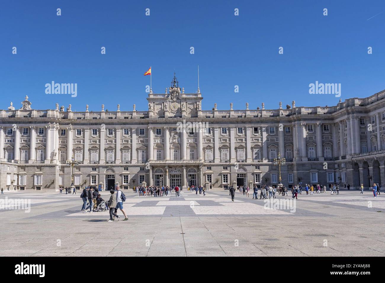 Palazzo reale di Madrid: L'iconica residenza dei reali spagnoli, che ospita cerimonie di Stato Foto Stock