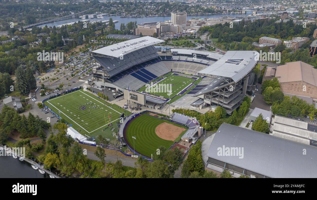 Vista aerea dell'Husky Stadium (ufficialmente Alaska Airlines Field presso l'Husky Stadium per motivi di sponsorizzazione) è uno stadio di calcio all'aperto nel nord-ovest Foto Stock