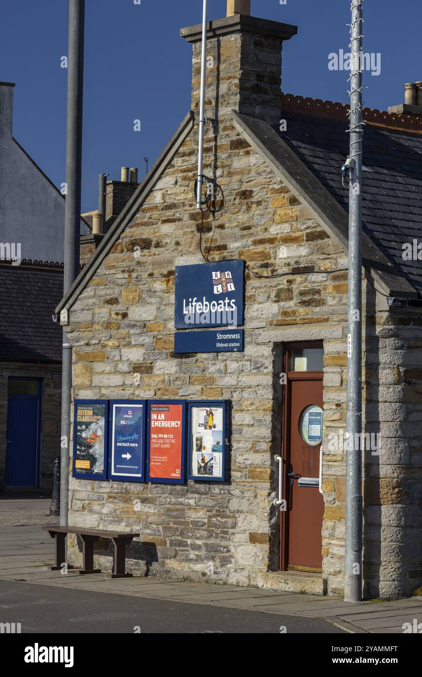 RNLI Lifeboat Station, edificio di soccorso idrico nel porto, Stromness, Mainland, Orcadi, Scozia, gran Bretagna Foto Stock